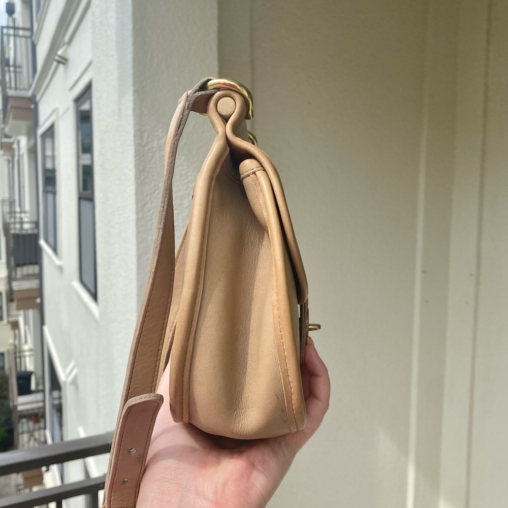 Vintage Coach Post Pouch style 9906 stone crossbody tan camel leather round 90s - Picture 4 of 13